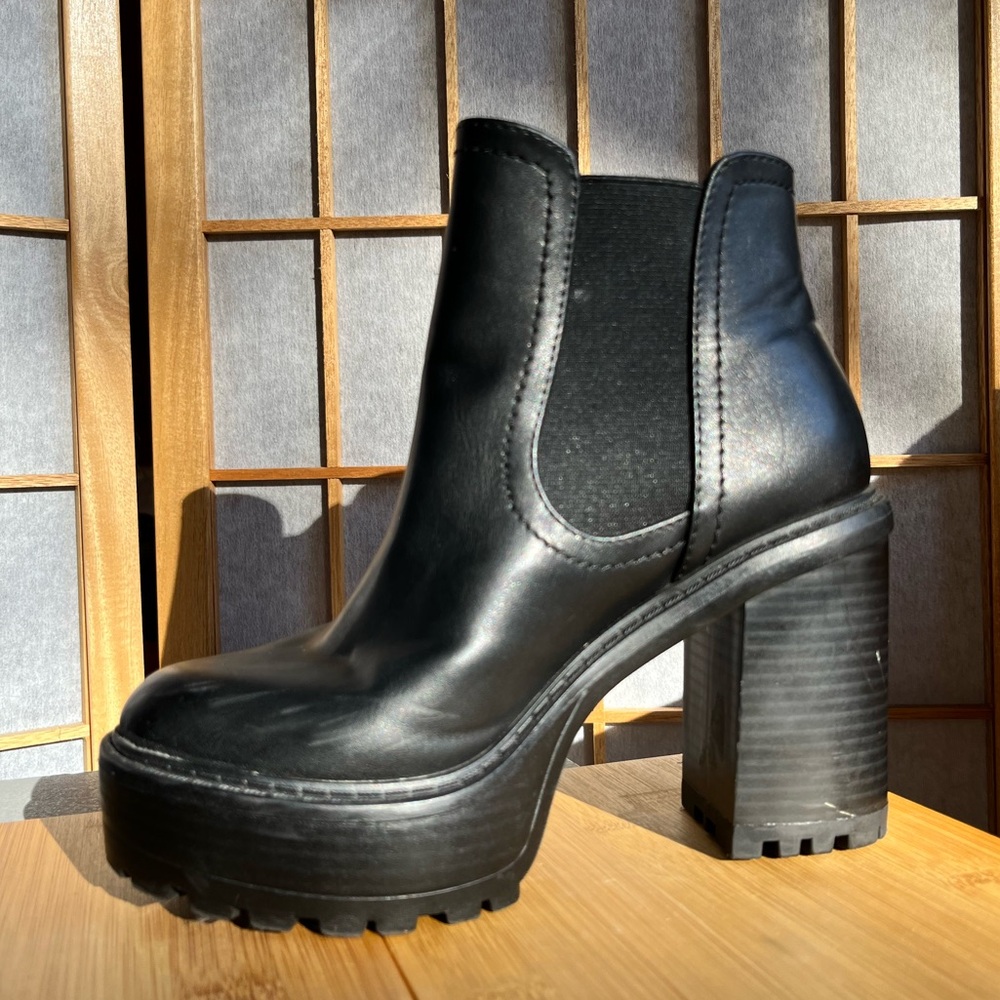 Y2K Black Chunky Heel Soda Boots